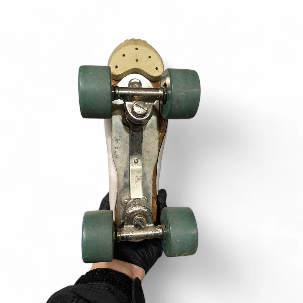 Vintage Arrow Roller Skates with Metal Carrying Case — Wall Star